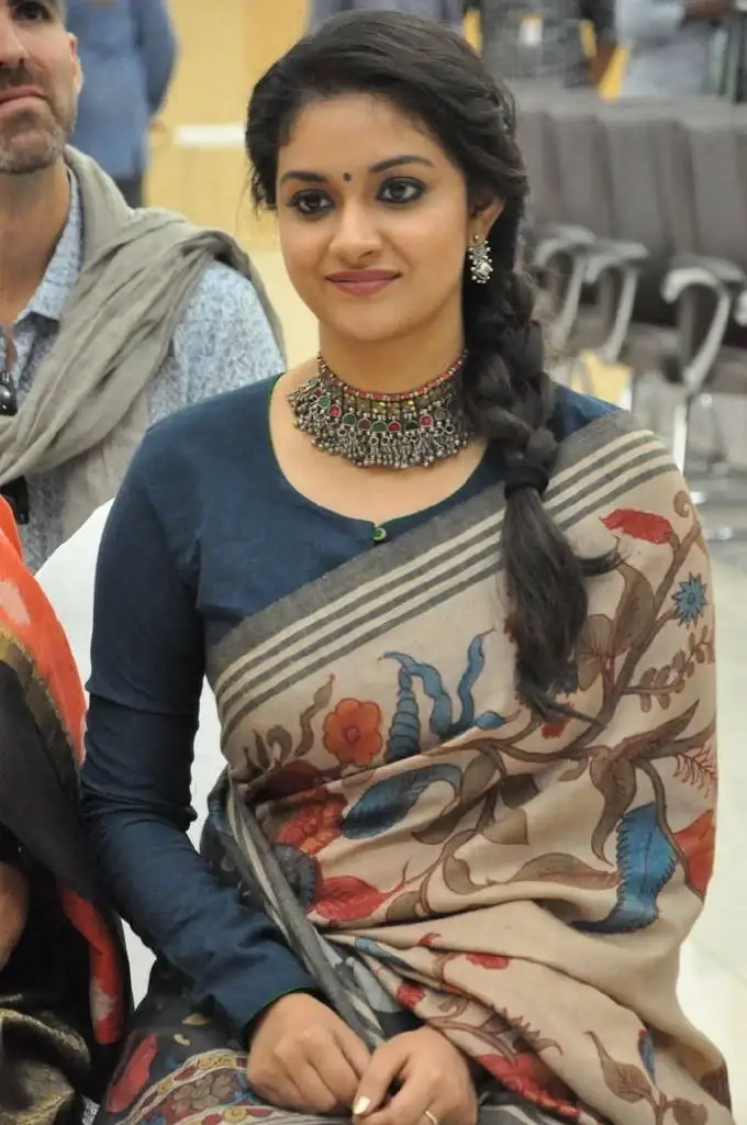 BEAUTIFUL INDIAN ACTRESS KEERTHY SURESH IN TRADITIONAL BLUE SAREE 3